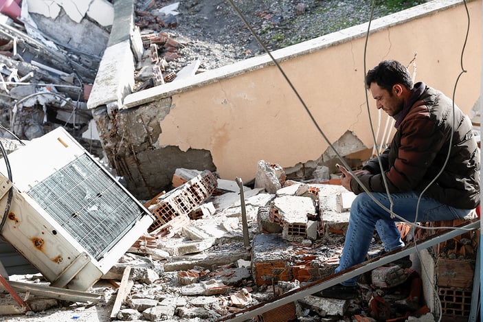 Reuters'ın objektifinden deprem sonrasında yaşananlar