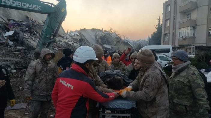 Hatay'dan sevindirici haber: 51 saat sonra 5 yaşındaki kız çocuğu sağ kurtarıldı