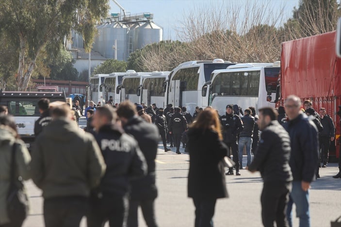 İzmir'den gönüllü 225 polis deprem bölgesine gidiyor