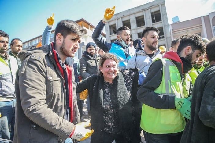 Hatay'da 56 saat sonra kurtarılan çocuk büyük sevinç yaşattı