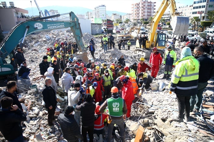 Hatay'da 56 saat sonra kurtarılan çocuk büyük sevinç yaşattı