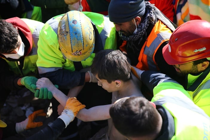 Hatay'da 56 saat sonra kurtarılan çocuk büyük sevinç yaşattı