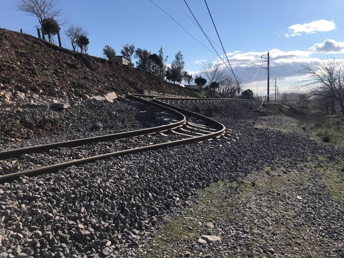 Kahramanmaraş'ta deprem sonra tren rayları bu hale geldi