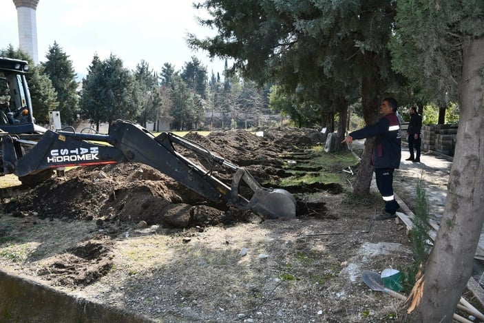 Hatay'da depremde hayatını kaybeden 4’ü çocuk 17 kişi toprağa verildi