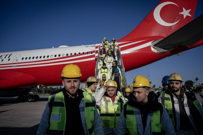 Madenciler, Cumhurbaşkanlığına ait özel uçakla deprem bölgesine taşınıyor