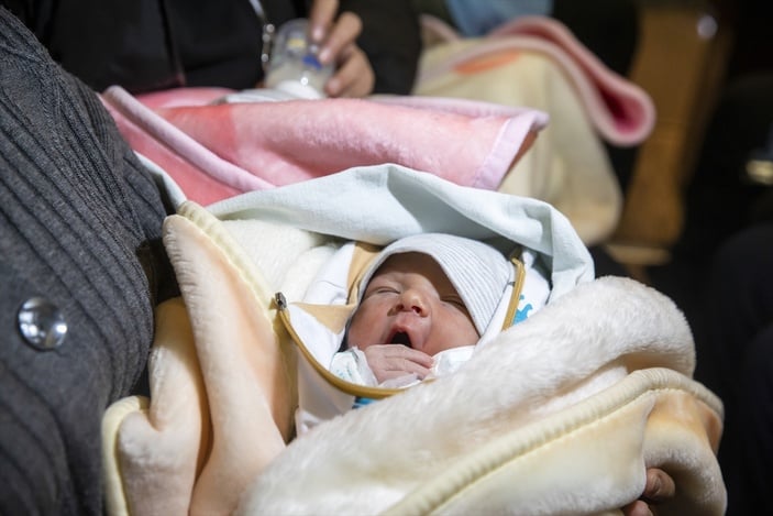 Kahramanmaraş'taki depremzede 16 bebek, Ankara'ya getirilerek koruma altına alındı