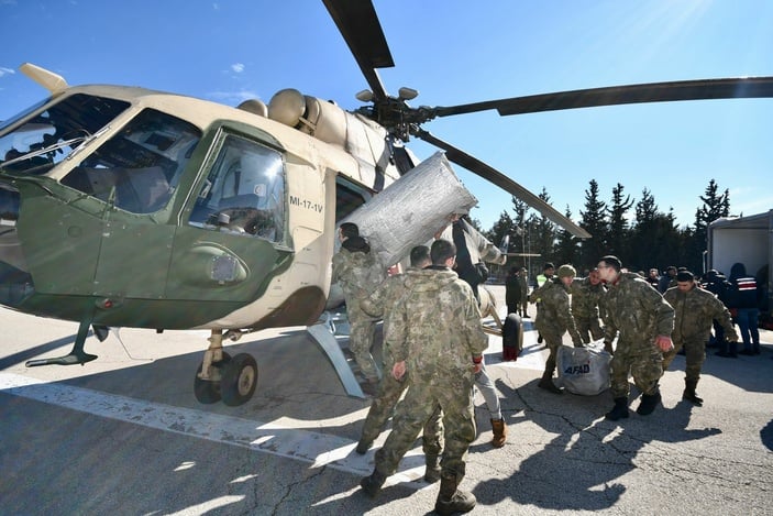 Gaziantep köylerine askeri helikopterle çadır dağıtıldı