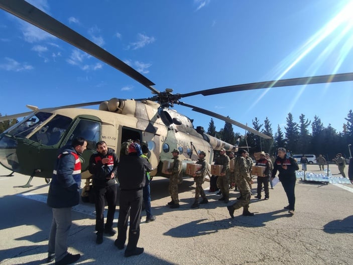 Gaziantep köylerine askeri helikopterle çadır dağıtıldı