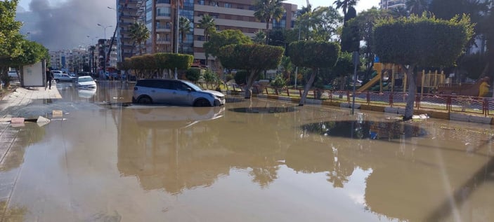 İskenderun sahilini basan deniz suyu çekildi