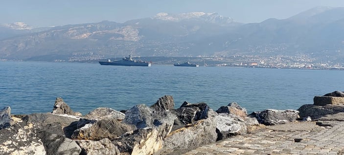 İskenderun sahilini basan deniz suyu çekildi #5