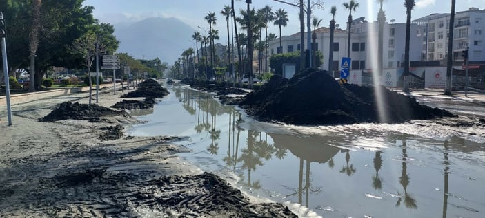 İskenderun sahilini basan deniz suyu çekildi #7