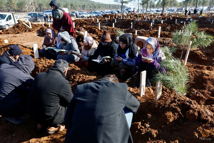 Deprem kayıplarımız toprağa veriliyor