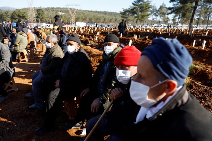 Deprem kayıplarımız toprağa veriliyor