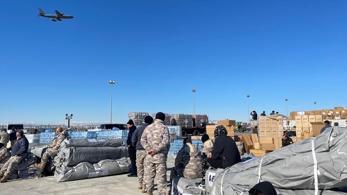 İncirlik Üssü'nden yardım malzemesi sevkiyatı sürüyor