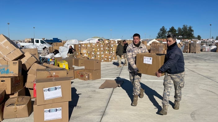 İncirlik Üssü'nden yardım malzemesi sevkiyatı sürüyor