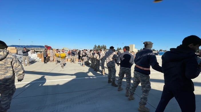 İncirlik Üssü'nden yardım malzemesi sevkiyatı sürüyor