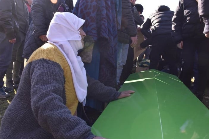 Depremde hayatını kaybeden 3 kişi memleketi Mardin'de toprağa verildi