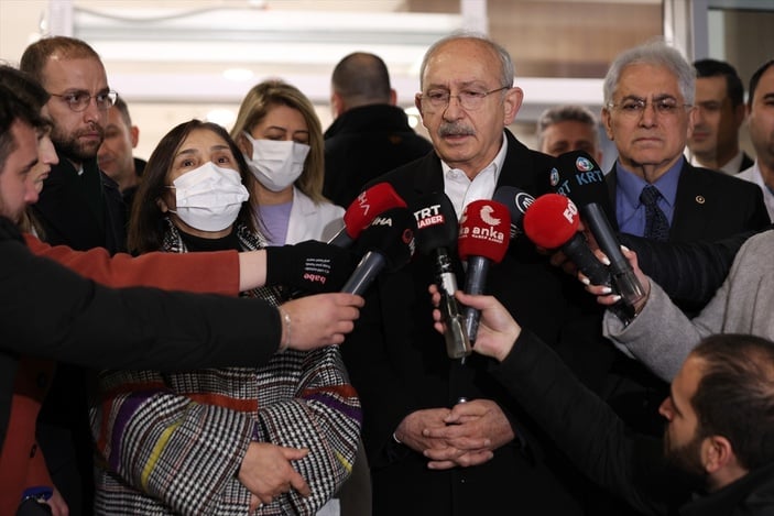 Kemal Kılıçdaroğlu Ankara'da tedavi gören depremzedeleri ziyaret etti