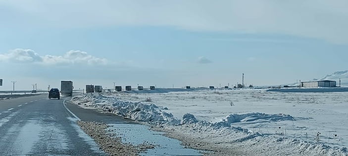 Azerbaycan yardım konvoyu deprem bölgesine gidiyor