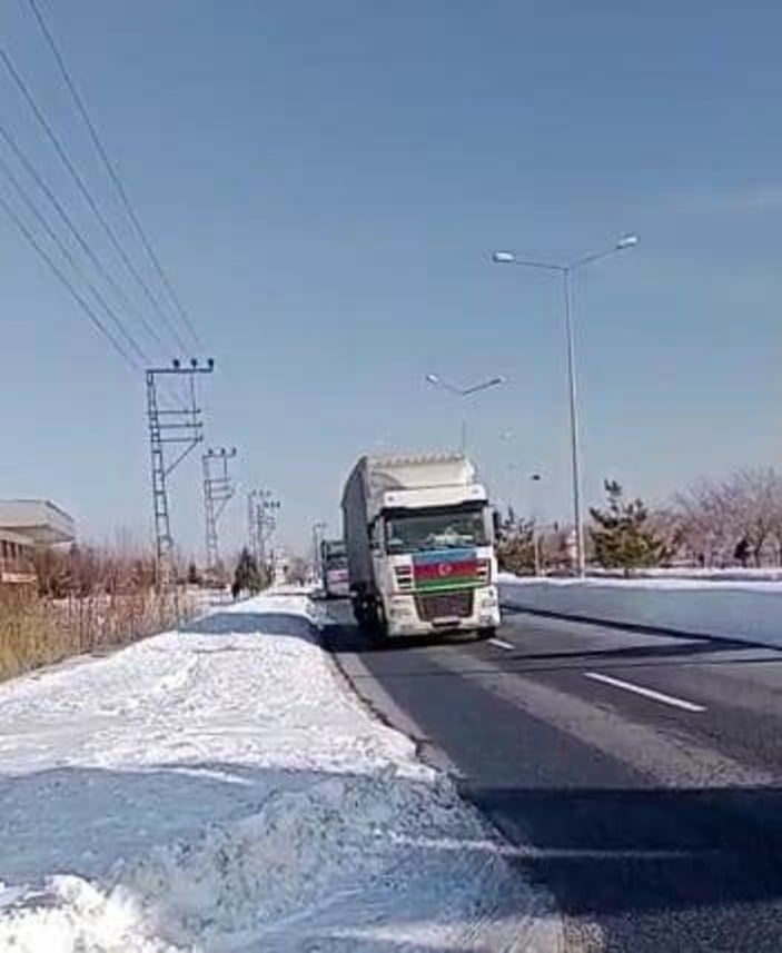 Azerbaycan yardım konvoyu deprem bölgesine gidiyor