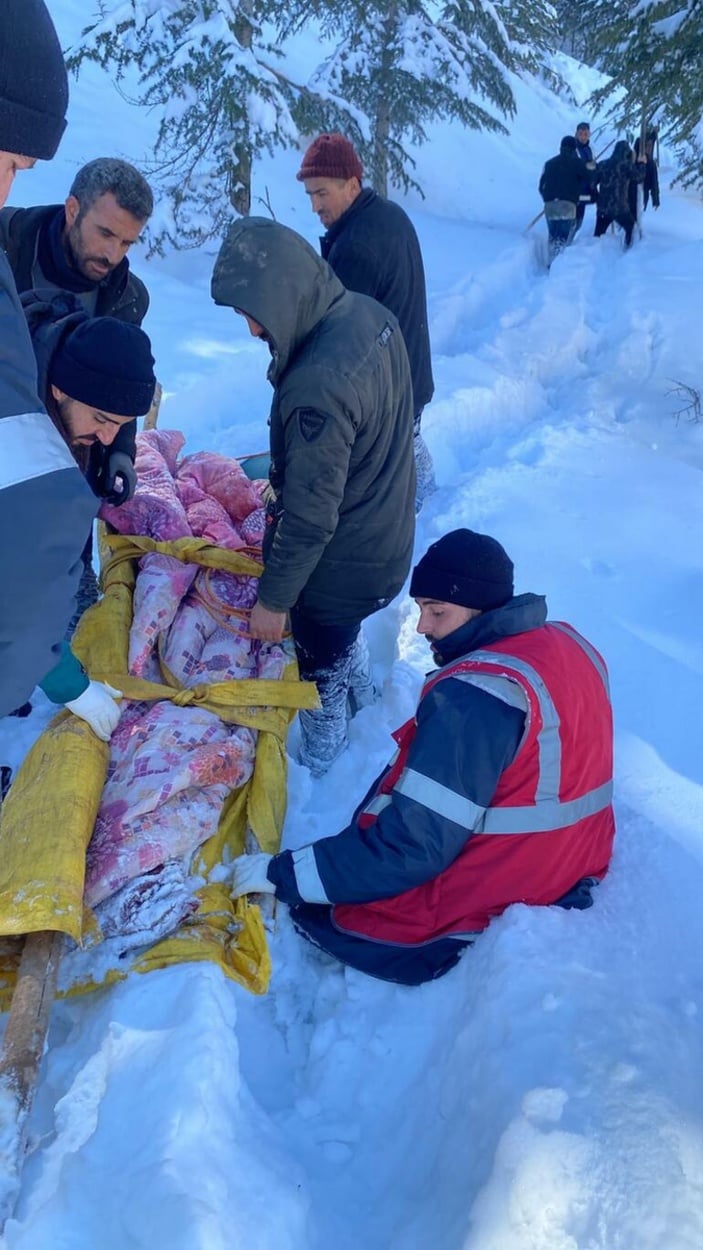 Kahramanmaraş'ta kar altındaki enkazdan sağ çıkarıldı