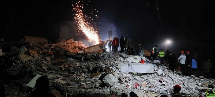 Depremin 5. gününde Hatay'daki enkazda 9 kişi için zamana karşı yarış