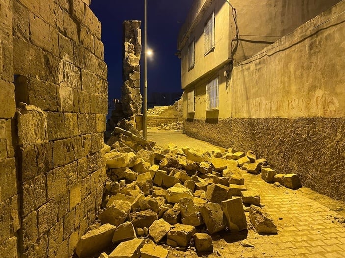 Deprem tarihi Antep evlerine de zarar verdi