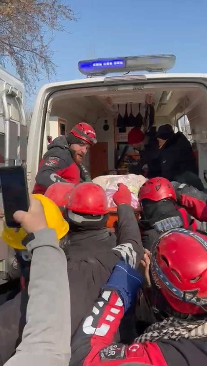 Kahramanmaraş'tan güzel haber: 8 yaşındaki kız çocuğu kurtarıldı