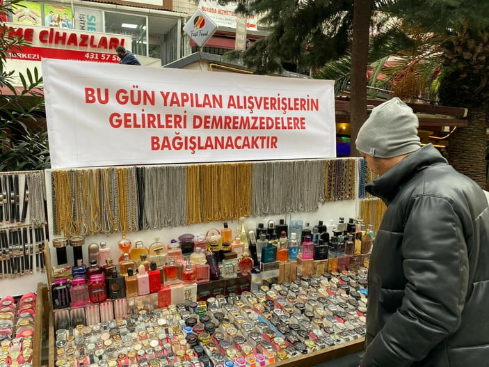 Senegalli seyyar satıcı Ebubekir, kazancını AFAD'a bağışladı #2