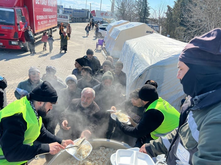 AK Partili 807 belediye, afet bölgelerinde