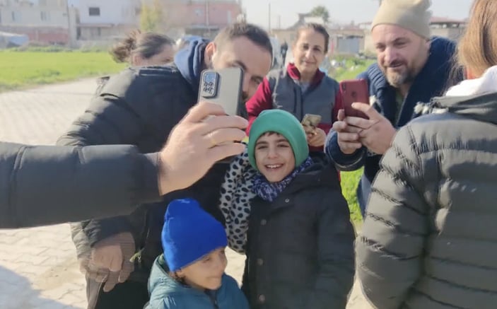 Kerem Aktürkoğlu'ndan depremzedelere moral telefonu