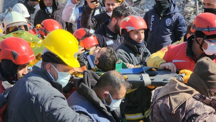 Adıyaman'da 152 saat sonra kurtarılan çocuk: Amca su istiyorum