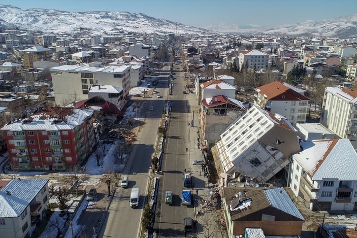 Adıyaman'da yıkılan binaların 2 müteahhidi Gürcistan'a kaçarken yakalandı