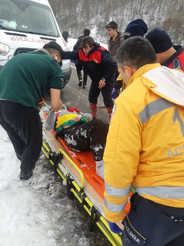 Deprem bölgesinden dönen gönüllüler kaza yaptı