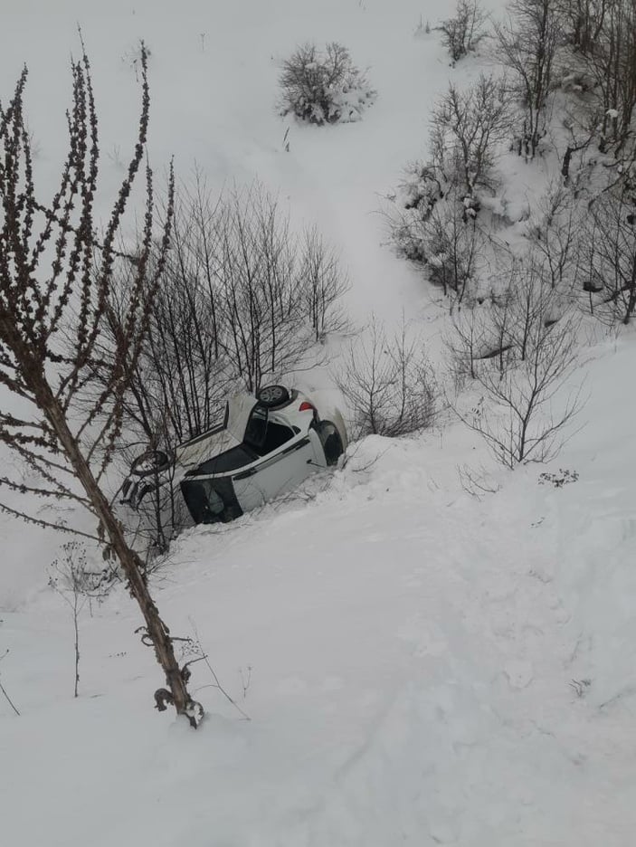 Deprem bölgesinden dönen gönüllüler kaza yaptı