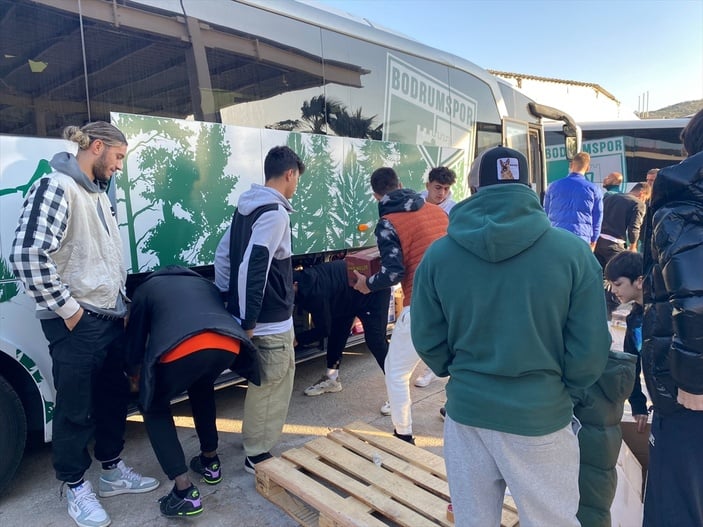 Bodrumsporlu futbolculardan deprem bölgesine yardım