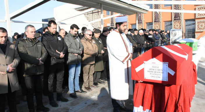 Uzman çavuş ile eşi depremde öldü; 3 yaşındaki oğlu kurtuldu #3