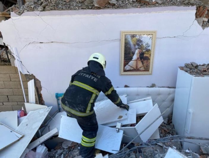 Adıyaman'da depremden geriye kalan düğün fotoğrafı duygulandırdı