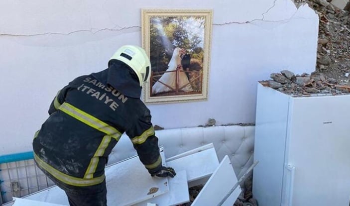 Adıyaman'da depremden geriye kalan düğün fotoğrafı duygulandırdı