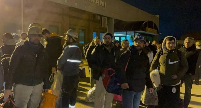 Deprem bölgesinde çalışmalara katılan kahraman madenciler: Başımızı yastığa rahat koyalım diye çok uğraştık