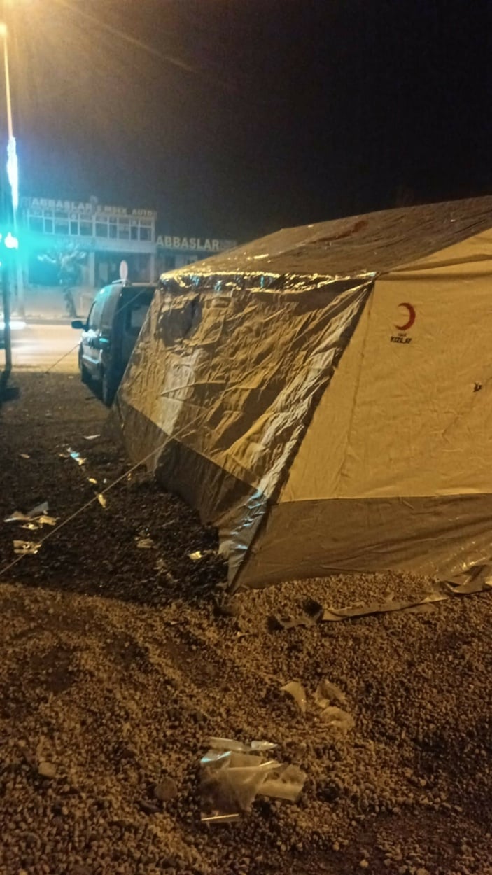 Zonguldak Belediyesi, felçli depremzedeye çadır kurdu