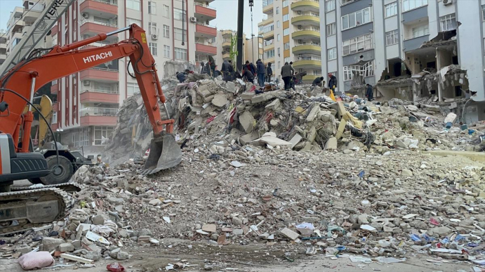 Adana'da depremde yıkılan binalardan sorumlu 5 kişi tutuklandı