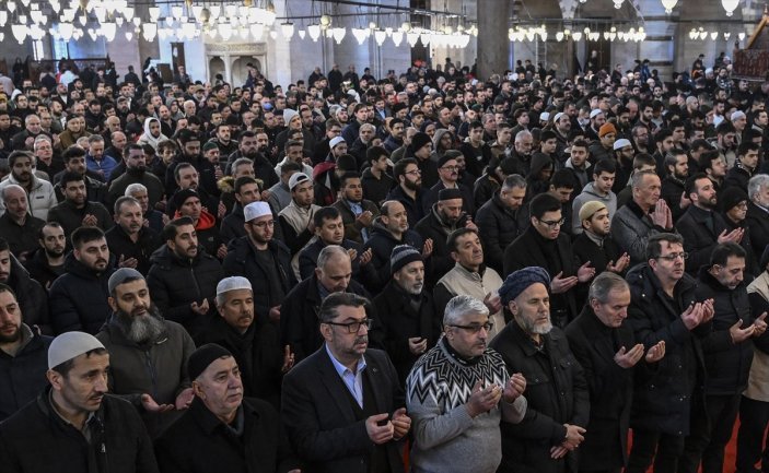 Depremzedeler için ülke genelinde gıyabi cenaze namazı kılındı