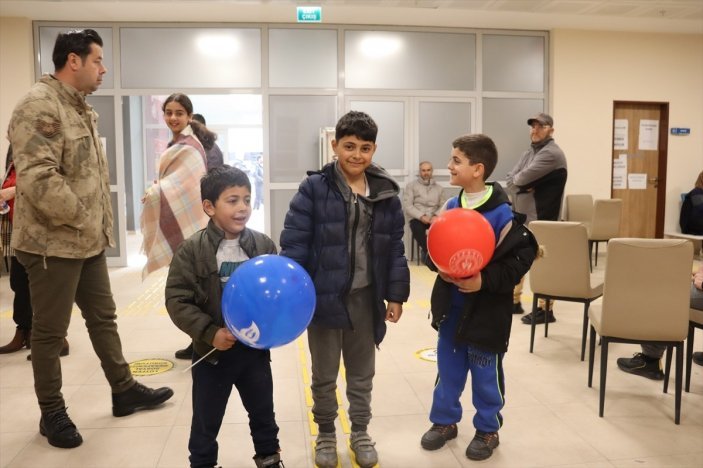 Depremzedeler yurtlarda ağırlanmaya devam ediyor