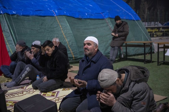 Deprem bölgelerinde Miraç Kandili dualarla idrak edildi