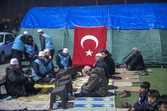 Deprem bölgelerinde Miraç Kandili dualarla idrak edildi