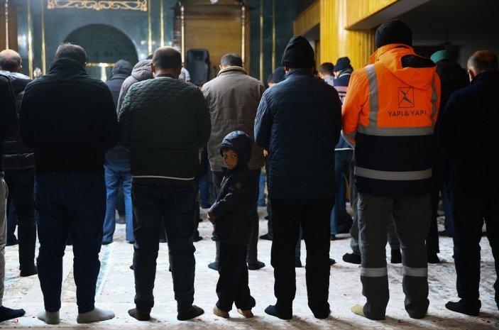 Deprem bölgelerinde Miraç Kandili dualarla idrak edildi