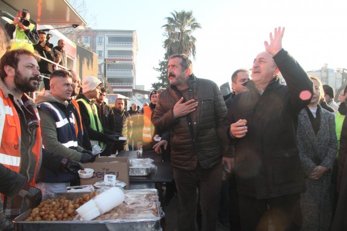 Depremzedelerin Mevlüt Çavuşoğlu'na şaşırtan talep ve şikayetleri