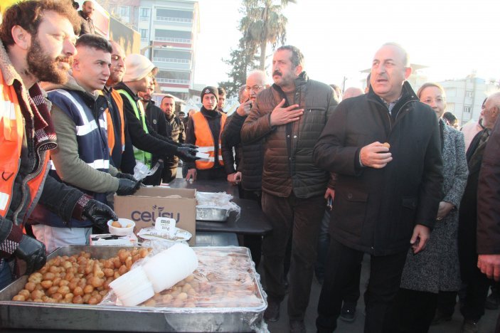 Depremzedelerin Mevlüt Çavuşoğlu'na şaşırtan talep ve şikayetleri