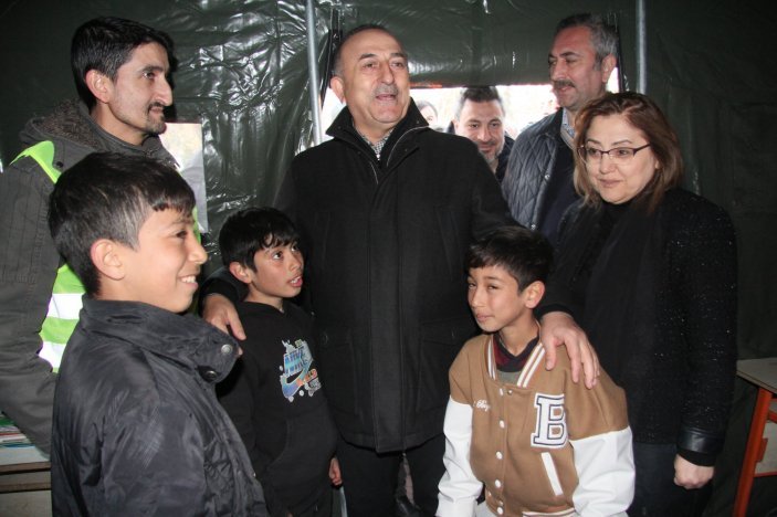 Depremzedelerin Mevlüt Çavuşoğlu'na şaşırtan talep ve şikayetleri